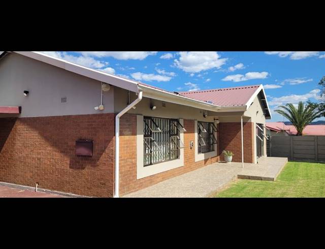 3 BEDROOM HOUSE FOR SALE IN FLORENTIA